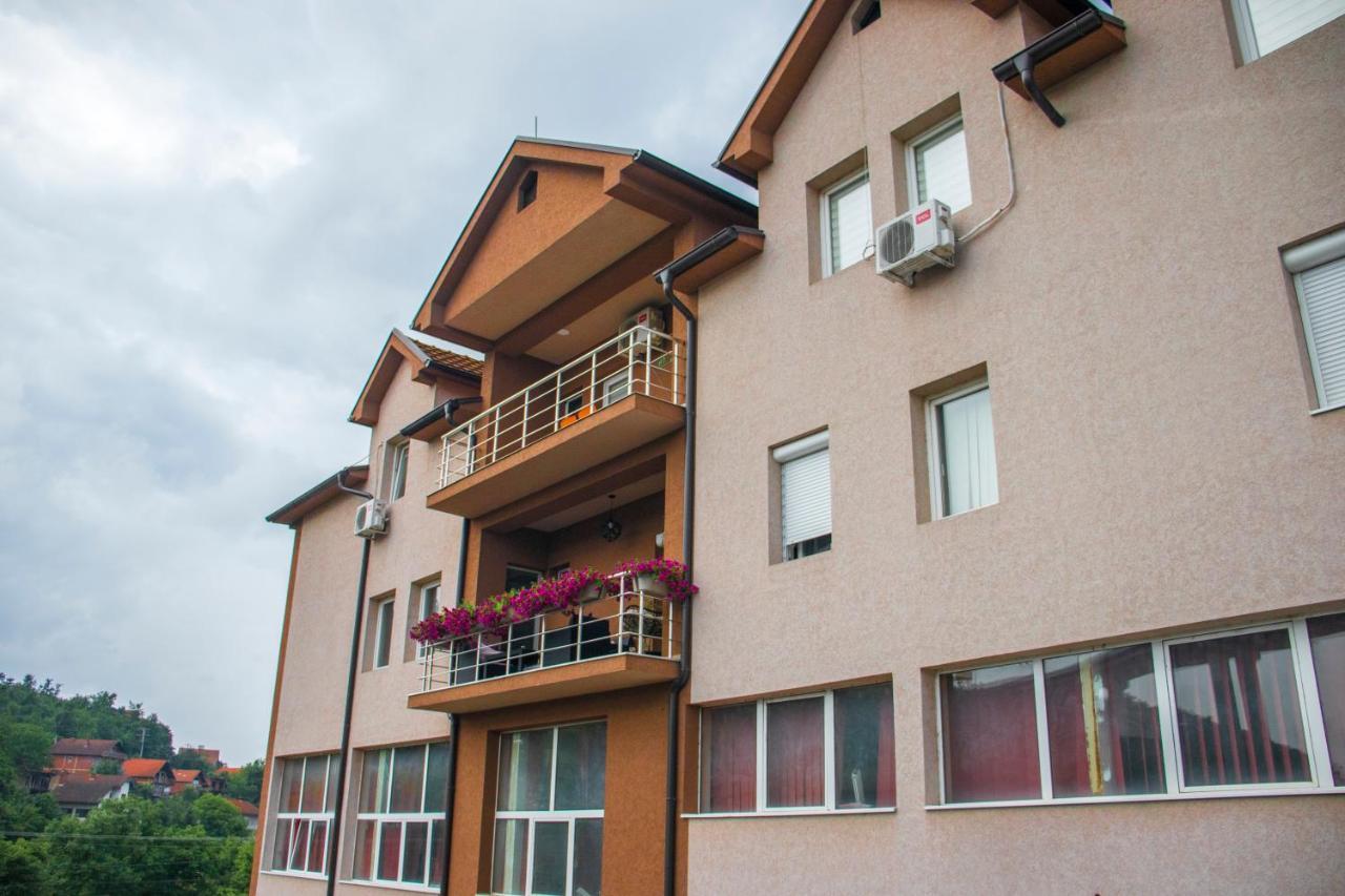 Apartmani Vrla Vladičin Han Eksteriør bilde